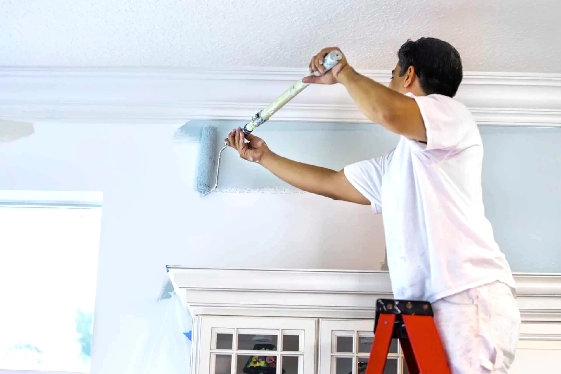 Equipo de Pintura Hogar realizando un trabajo de pintura en Salamanca